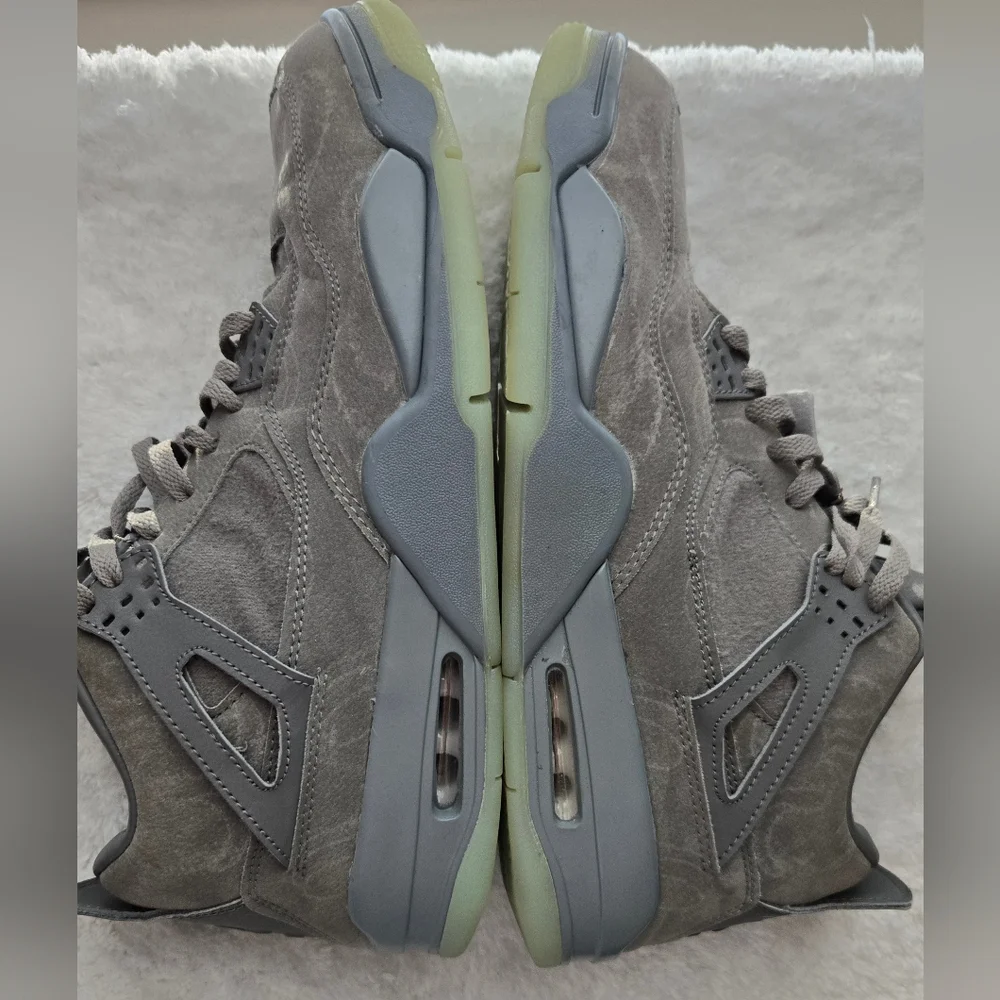 Air Jordan 4 Retro KAWS
